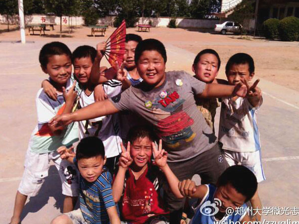 7��17�գ����ƻ����s�Q��������������ٿh�R��ƺ�l(xi��ng)��?j��ng)_С�W(xu��)��ȭ��С꠆T����Ȼ�����ڵ��ž������������ڞ��������ݴ�W(xu��)��΢�⡱־Ը�߈F��e�k�ĵ���ˇ�R�����ʂ䡣