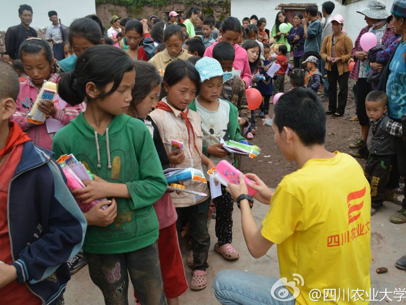 7��28������(j��ng)�v��2����С�r��ɽ·���Ĵ��r(n��ng)�I(y��)��W(xu��)����·ꖹ⡱�F(tu��n)꠻I���Đ������Y��꠆T�ʹ���Ĺ�ͬŬ�����\(y��n)���˴������K���͵��˺��ӂ���������