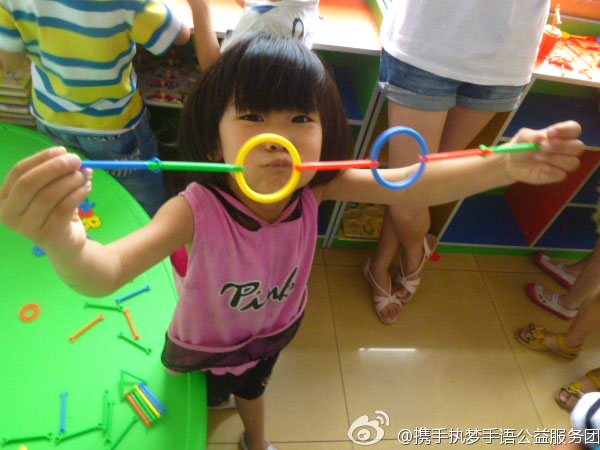 7��8����8��15����ɽ�|������W(xu��)���y�ֈ�(zh��)��(m��ng)�����Z(y��)�������(w��)�F(tu��n)��ɽ�|�Ͳ��e�k�˞���37��Ĺ�����(d��ng)�������������؅^(q��)���L�@����ͯ�ļ�ͥ���˽Ⲣӛ��@����ͯ����ͽ�����r���_(k��i)չ�o(w��)�ϵK���Z(y��)��Ӗ(x��n)�����D��ɽ�|ʡ�Ͳ��а��`����(f��)���ĵĺ��ӂ�չʾ�����Ą�(chu��ng)���ֹ���