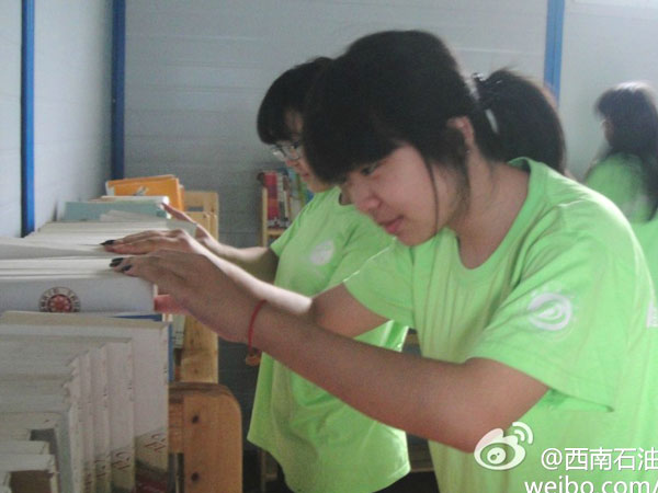 7��20�գ��巿����Đ��ĕ��ݽK��������ʯ�ʹ�WУ��ӛ�߈F꠆T����Ŭ���²����ꮅ���D��һ��꠆T������D���^����¶������ϲ��Ц�ݡ�