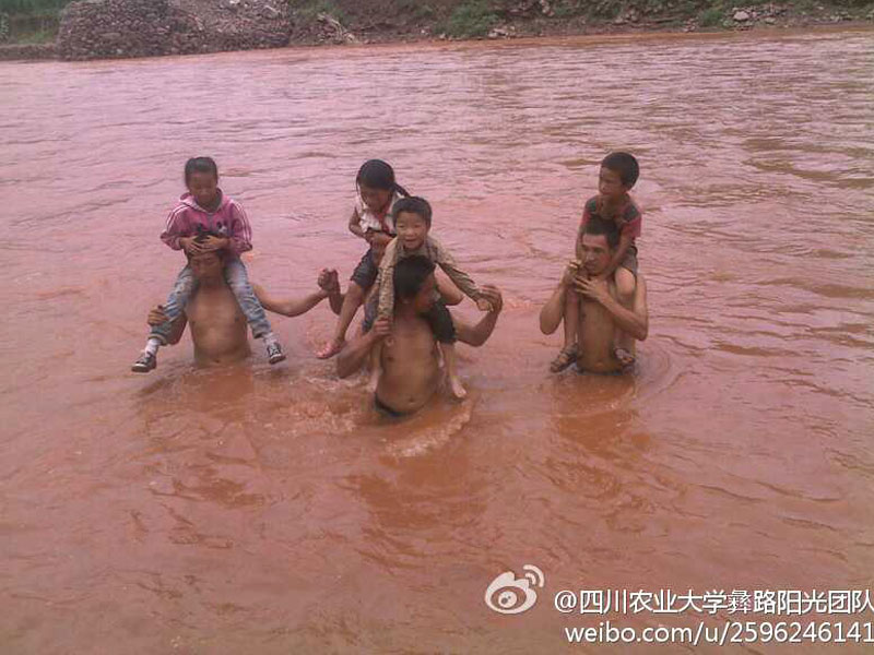 7��17�����Ĵ��r(n��ng)�I(y��)��W����·ꖹ⡱�Fꠁ���������ɽ��ϲ�¿h�ɺӿ��(zh��n)�_չ֧�̻�����ɺӿ��(zh��n)��̎ƫƧ��ȫ��ĺ���ÿ�춼Ҫ���Ѓɂ���С�r�όW��;����Ҫ���^һ�l30�׌��ĺ������D������W�����Ӷ��^�R����ĺ�����