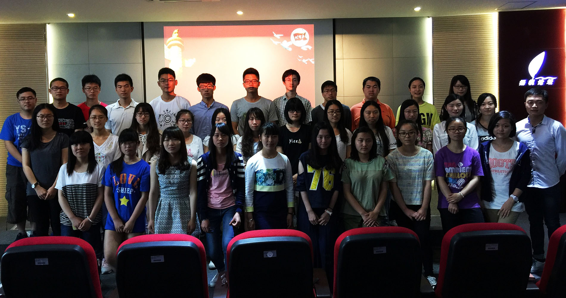 �Ϻ�����W(xu��)Ժ���r��(x��)�� ��(sh��)�`�أ�����Ӱ�