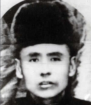 ���F÷��1893��1934�����������|����Ϫ��1931��10����Ѯ�����F÷�������|�������l(w��i)܊�����ڵ��|���P����ᶎr���f��һ�����(d��ng)��1932��3�£��|���񱊿��վȇ�(gu��)��(hu��)ί�����F÷��|�����x��܊��28·܊˾�1934��5��30���������F÷����͢�o���I(l��ng)�Ăα��°����(du��)���@��1934��9��28��ҹ�����F÷����܊�ٰ�񽵟o(w��)Ч�±�������1935�깲�a(ch��n)�h�l(f��)���ġ���һ���ԡ��У��Q���ǡ���ȇ�(gu��)�����|������Ӣ�ۡ���1988�걻׷�J(r��n)�������ʿ��2014��9��1���������������������ĵ�һ��300����������Ӣ�Һ�Ӣ��Ⱥ�w�����