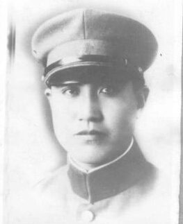 �������h�壬�|���d������1908������������ڵ�����ͥ���x�켽܊�^(q��)�Γ�܊˾��T��1924���M(j��n)��|���v���������I(y��)����У����У�̹���1931�����Rռɽ���(du��)����У���٣������˽��򿹑�(zh��n)�Ȍ�(du��)������(zh��n)��1936���κӱ����h��܊��У����(d��o)�L(zh��ng)��1938��8���ʲ����x�����(du��)���x�켽܊�^(q��)��ʽ������x�켽܊�^(q��)�Γ�܊������˾��T��1939������Ї�(gu��)���a(ch��n)�h��1940���ڰوF(tu��n)���(zh��n)�Љ��Ҡ������r(sh��)��32�q��