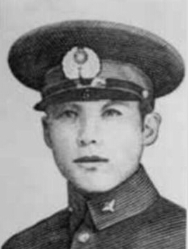 鐺��ģ�1916�꣭1937��8��17�գ����|�����(zh��n)������܊��5���մ��(du��)�w�ІT�� ����һ�ˡ���׃�����܊����У���ڮ��I(y��)��1937��8��17�������ٵ�����(du��)�Zը�Ϻ����Ĵ�·��܊�܊˾��r(sh��)�����ձ�܊�(du��)֮�����ړ������C(j��)��������鐺�����������딳ꇣ��┵(sh��)ʮ���ձ�ʿ������������鐺��Ĳ�������(d��ng)�����w�ІT����֘�����������܊��֮�������һ�w�ӏ��Ԛ�ѳ��(gu��)��������������һ����������Ӣ����