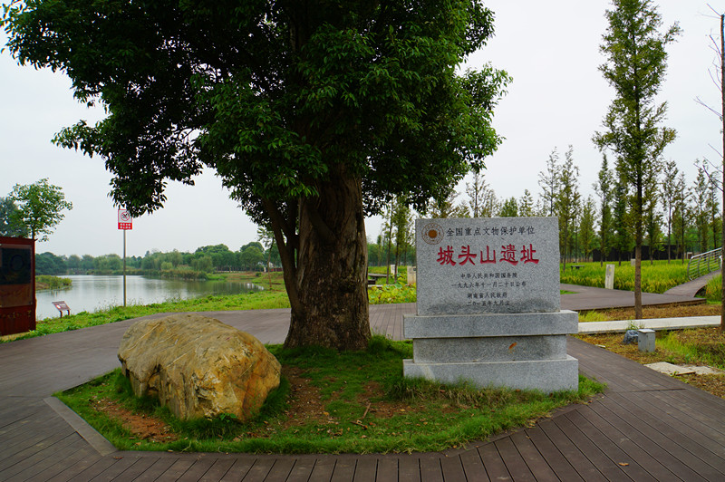 ���^ɽ�zַ�������H���Ї��������l(f��)�F(xi��n)������������������������Ⱥ����S���Ĺų�ַ��߀�����u���Ї�����ʮ���°l(f��)�F(xi��n)���Ї�20���o100�����Ŵ�l(f��)�F(xi��n)֮һ�����zӰ����־�ۣ�