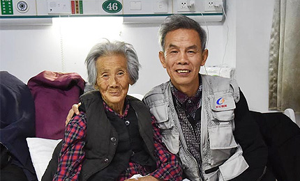 �ϋ�?xi��)?zh��n)���˲�ħ�ҵ��ϋ���һ��(g��)ƽ������ͨ���r(n��ng)��DŮ����������������һ��(g��)�����ւ����ĸ�H���mȻ�w���ಡ�����s���҂��ֵ����5�˶����B(y��ng)�L(zh��ng)����˳��˼������ҵ�ӡ�����ϋ�һ݅���ڄ�����(ji��)����������һ݅���c���o(w��)��(zh��ng)���cͬ���˲�����Ů���ٶ��Ѻ���̎��2017�꣬���ɴ�ס�M(j��n)�t(y��)Ժ����������������Ը����(zh��n)�ٲ�ħ���܉��~�^(gu��)90�q��ٚq�M(j��n)܊����Ԕ��(x��)�� 