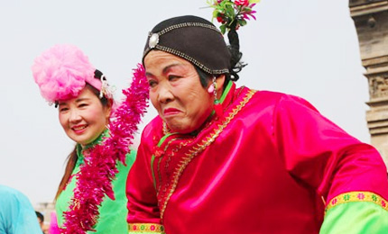 ���՝}�ϴ����һ���׻��(d��ng)���ʼ������L(f��ng)茹�������(l��i)����������Ť����(l��i)��2��16���������һ�@�죬�}�Ͽh�e�����S����ʵĽ��^�Ļ����(d��ng)�����y(t��ng)���׶��˶������ζ����������Ⱥ���[�´����g�gϲϲ�^(gu��)������׌��(ji��)�՝}�Ǹ��ӽk����ʡ���Ԕ��(x��)�� 